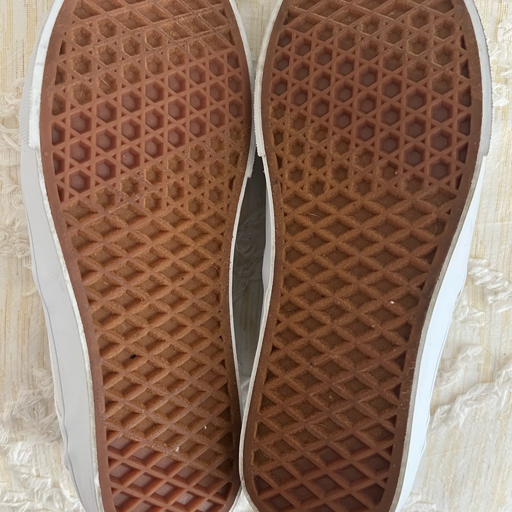 Vans Women’s Classic White Slip-On Sneakers. Only wore 2x. Smoke free - Picture 5 of 5